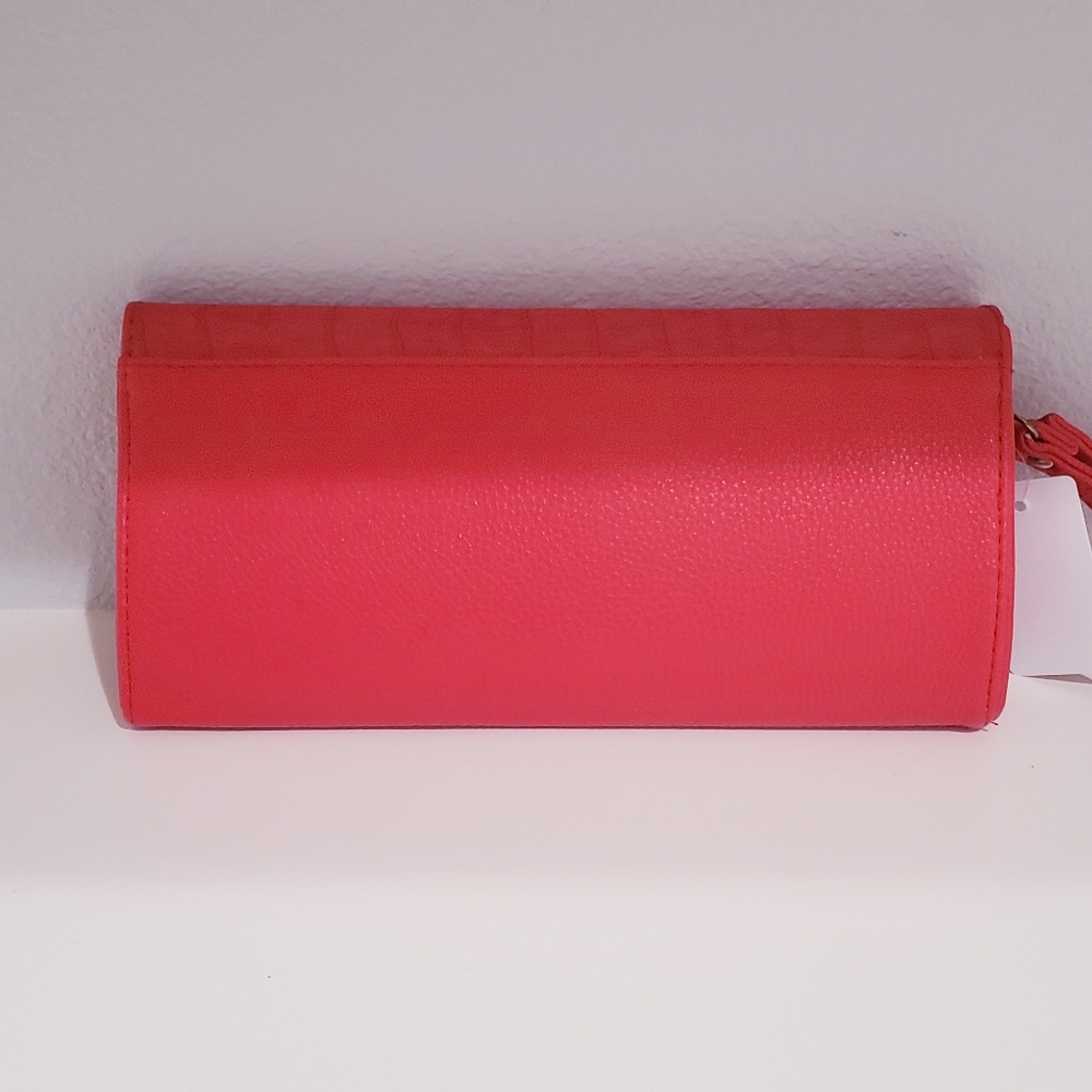 NWT Gold Lips Wristlet - Picture 3 of 5